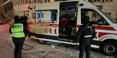 Бригада скорой помощи попала под повторный обстрел в Киеве, погиб медик (фото)