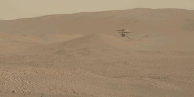 NASA показало не зовсім звичайний політ вертольота на Марсі: дивовижні кадри зробив марсохід (відео)