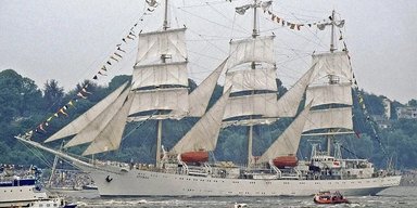 Удар по "Дружбі": морський дрон ЗС РФ атакував знаменитий фрегат в Одесі