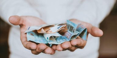 Фермер раздал 600 000 евро бедным, потому что "Бог сказал ему, что он попадет на небеса"