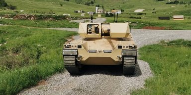 Естонський безпілотний танк Type-X посилили дронами: на що здатна система Quadbox (відео)