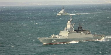 Будут прорывать блокаду США: российский танкер на пути к Кубе сопровождает военный корабль