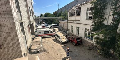 Проработал несколько дней: из-за обстрела РФ больницы в Херсоне погиб молодой врач (фото)