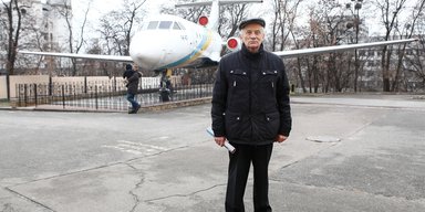 Изобрели в Украине. Как выбраться из падающего самолета с бокалом шампанского в руке