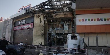 У Сумах РФ повторно вдарила по ТРЦ "Мануфактура": почалась пожежа