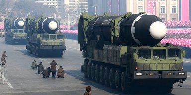 Старт новой гонки вооружений. Северная и Южная Кореи готовятся к войне