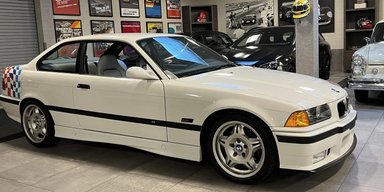 Старую 30-летнюю "тройку" BMW E36 продали на аукционе по цене Porsche Cayenne (фото)