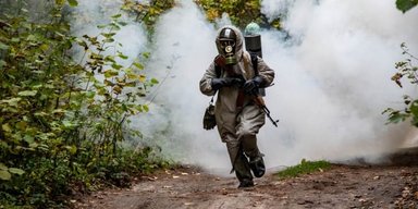 Дрони й авіація не допомагають: РФ використовує в Україні "зброю останньої надії" (відео)