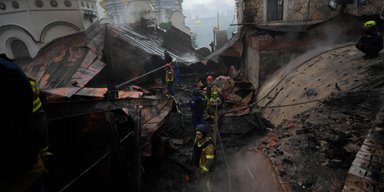 "Варварский удар": как отреагировал Запад на обстрел ВС РФ Успенского собора