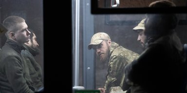 "Дають стаканчики": колишні військовополонені розповіли, що для них зробив Червоний Хрест (відео)