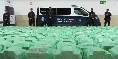 В Іспанії у високопоставленого поліцейського за стіною будинку знайшли 20 млн євро: подробиці