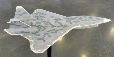 "Шах и мат" 5-го поколения: в РФ показали беспилотный Су-75 с новым хвостом и крыльями (фото)