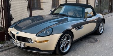 В Україні помітили культовий спорткар BMW за $200 000 з дивним тюнінгом (фото)