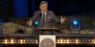 Захопився Орбаном: словацький прем'єр Фіцо вперше після замаху з'явився на публіці