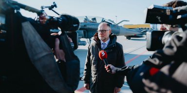 "Втратив довіру": міністр оборони Латвії подав у відставку після прильоту дронів з РФ