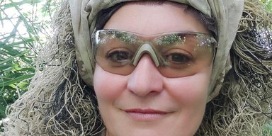 Мое главное солдатское дело — закрывать и открывать ворота. На фронт, где я нужна, меня не пускают