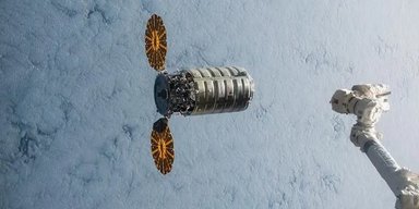 У 50-й раз "рука" МКС зловить космічний корабель: її для цього не створювали (фото)