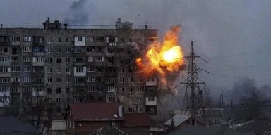 "Сами неплохо справились": в Мариуполе между жилыми домами разорвался боекомплект россиян