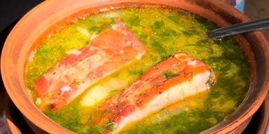 Гороховый суп с копчеными ребрышками: рецепт сытного и наваристого блюда
