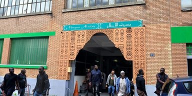 Свиные головы у мечетей в Париже: во Франции подозревают россиян