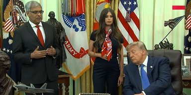 Трамп "заснув" в Овальному кабінеті під час доповіді про вакцинацію (відео)