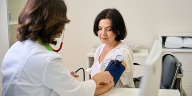 Как снизить уровень стресса в зимний период: советы врача-кардиолога