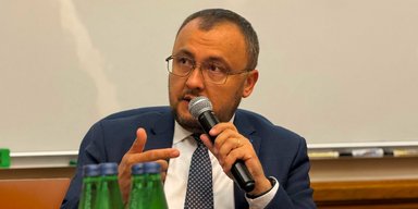 "Вынужден вернуть": еще один украинский дипломат отказался от польской награды