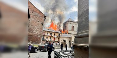 Атака на Львов: горит историческая церковь святого Андрея в центре города (видео)