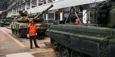 Остается зависимой: аналитик рассказал, сможет ли РФ нарастить производство в 2024-м (видео)