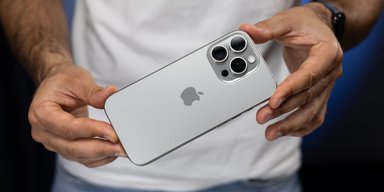 На экране iPhone появляется яркое пятно: что происходит и как от этого избавиться