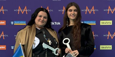 alyona alyona & Jerry Heil появились на открытии Евровидения 2024 в черных костюмах обшитых ключами (фото)
