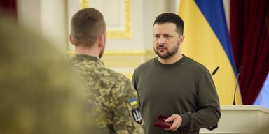 "Это было сильно": Зеленский вручил награды воинам ГУР за успешную ликвидацию "Ивановца" (видео)