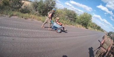 Знадобилося 30 хвилин: бійці ЗСУ провели унікальну операцію "Тачка" з евакуації побатимів (відео)