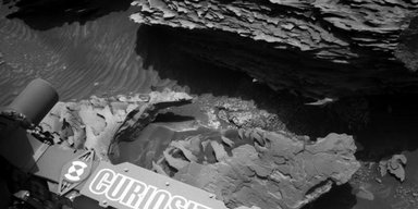 Бібліотека на Марсі: марсохід NASA виявив незвичайну "книгу" на Червоній планеті (фото)