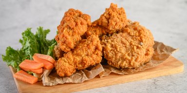 Вкуснейшая закуска: рецепт жареной курицы в панировке