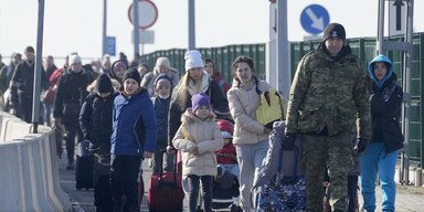 Радикальные методы: вернутся ли украинцы из-за границы, если в ЕС сократят выплаты и поддержку