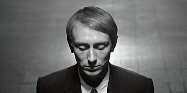 Матрица по-украински. В фильме "Дом "Слово" Хвылевой-Нео стреляет в агента НКВД, похожего на Путина