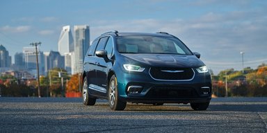 Названы лучшие премиальные семейные автомобили 2023 года (фото)