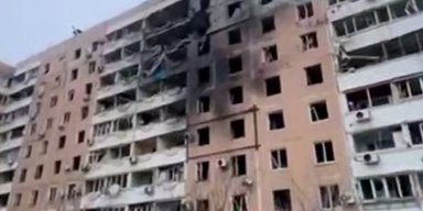 В Запорожье КАБ попал в многоэтажку: атака продолжается (видео)