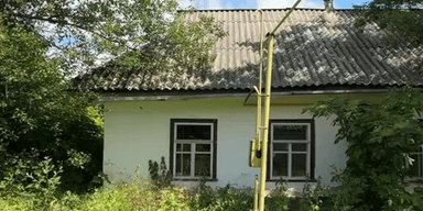 Є газ і світло: чоловік продає хату в селі за $3000 – люди обурені (фото, відео)