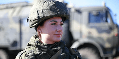 Росіянки добровільно стають штурмовичками у лавах ЗС РФ: чому їм це вигідно