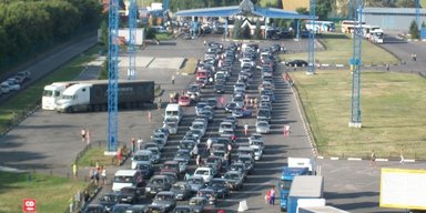 Трудности перехода. Почему на границе с Россией огромные пробки