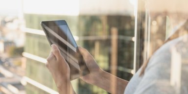 Зарядит гаджеты от Wi-Fi и солнца: ученые создали необычное прозрачное устройство