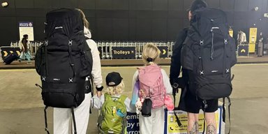 Тратят всего 2 тысячи гривен в день: семья с детьми уехала в кругосветку, продав все имущество