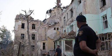 У Львові завершилися рятувальні роботи на місці російських ударів: загинуло 7 людей (фото)