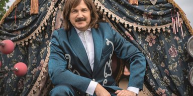 Свадебный генералиссимус. Юрий Горбунов о съемках "Скаженого весілля 3", продюсировании комедий и своем юбилее