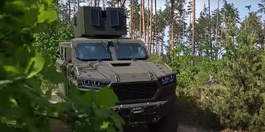 Броня, камери, монітори: розробники показали, як працює український броньовик INGUAR (відео)