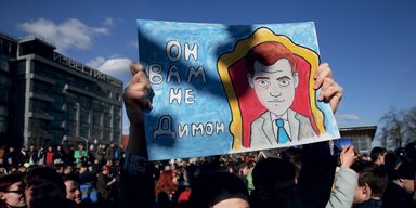 Конфликт поколений. Почему Россию  спасали подростки