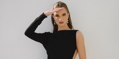 Розі Гантінгтон-Вайтлі вирушила на прогулянку з маленькою донькою (фото)