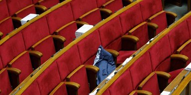 Меньше, да лучше? Почему депутатов хотят сократить до 300 и кому это выгодно